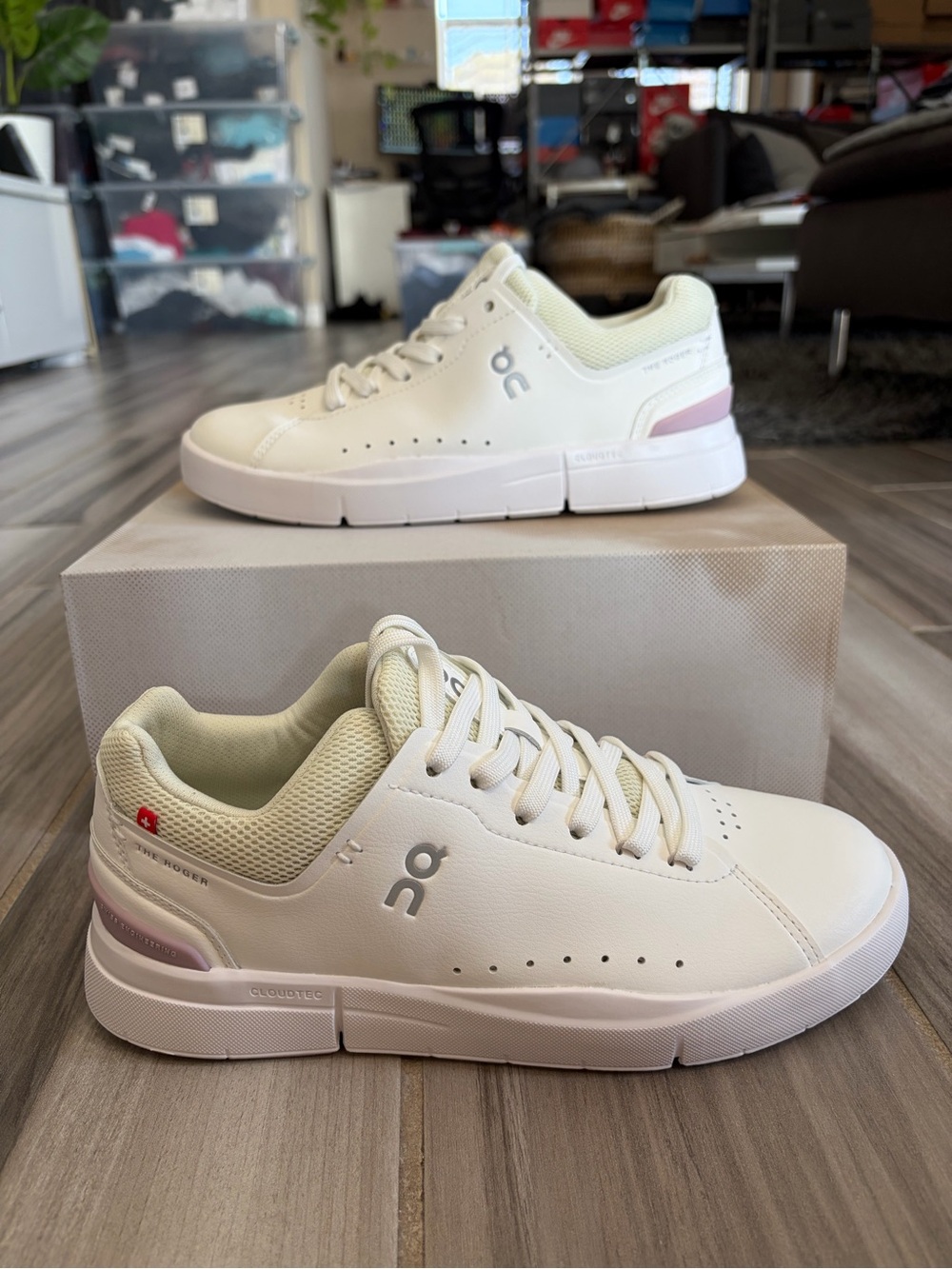 Women's On Roger Advantage 2 Shoes - White/Mauve 3WD10652234
